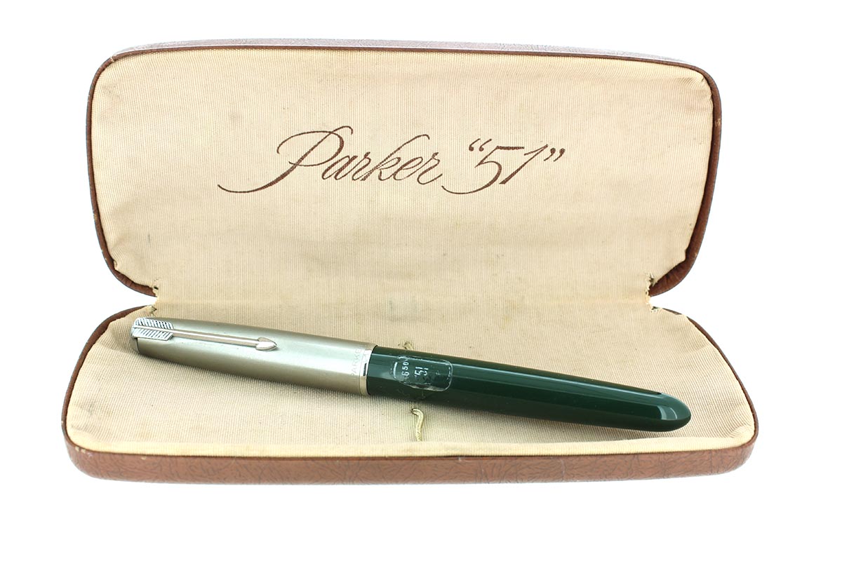 1951 PARKER 51 FORREST GREEN AEROMETRIC FOUNTAIN PEN STICKERED NEVER I 1951 PARKER 51 FORREST GREEN AEROMETRIC FOUNTAIN PEN STICKERED NEVER I