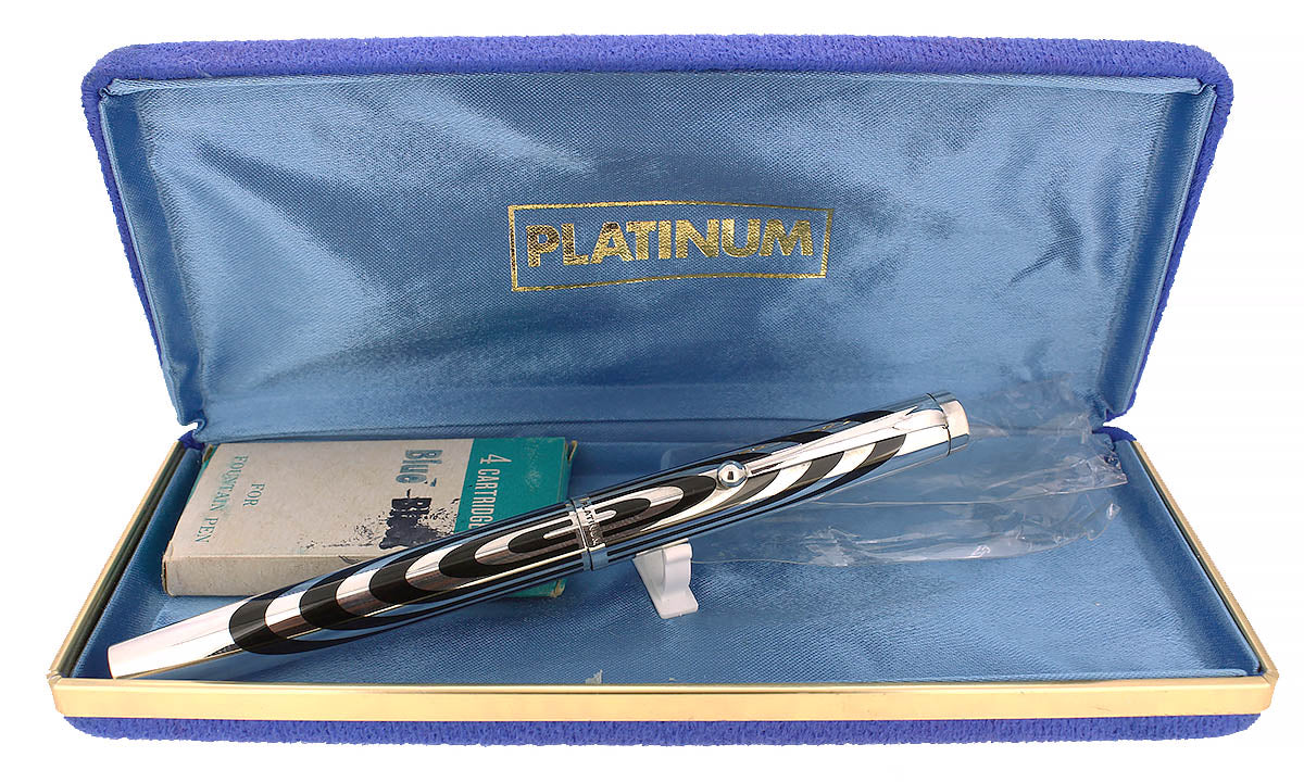 1970S PLATINUM (JAPAN) STERLING & BLACK ENAMEL 18K NIB FOUNTAIN PEN NE