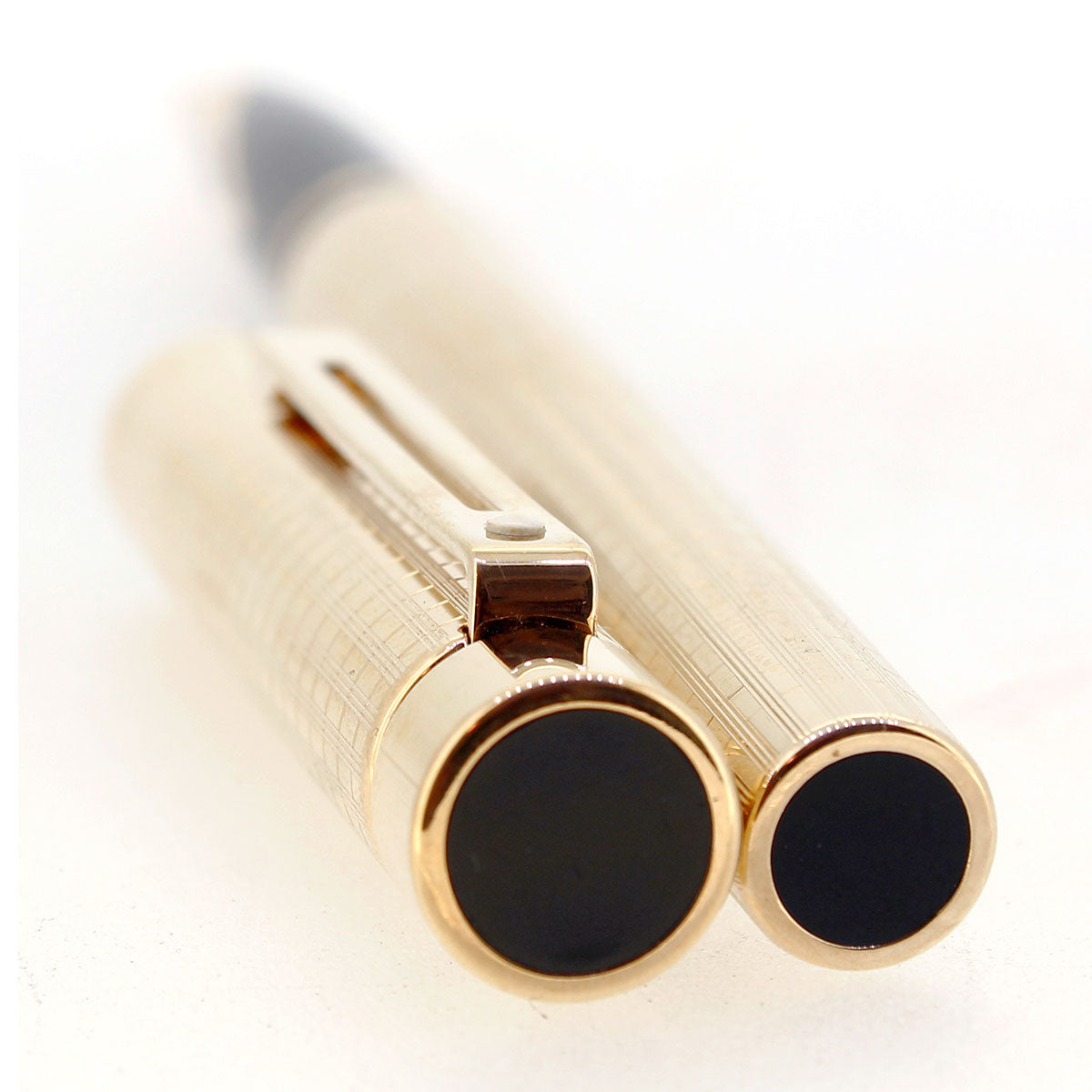 C1976 SHEAFFER TARGA CLASSIC CHEQUERED PATTERN 14K FINE NIB FOUNTAIN P