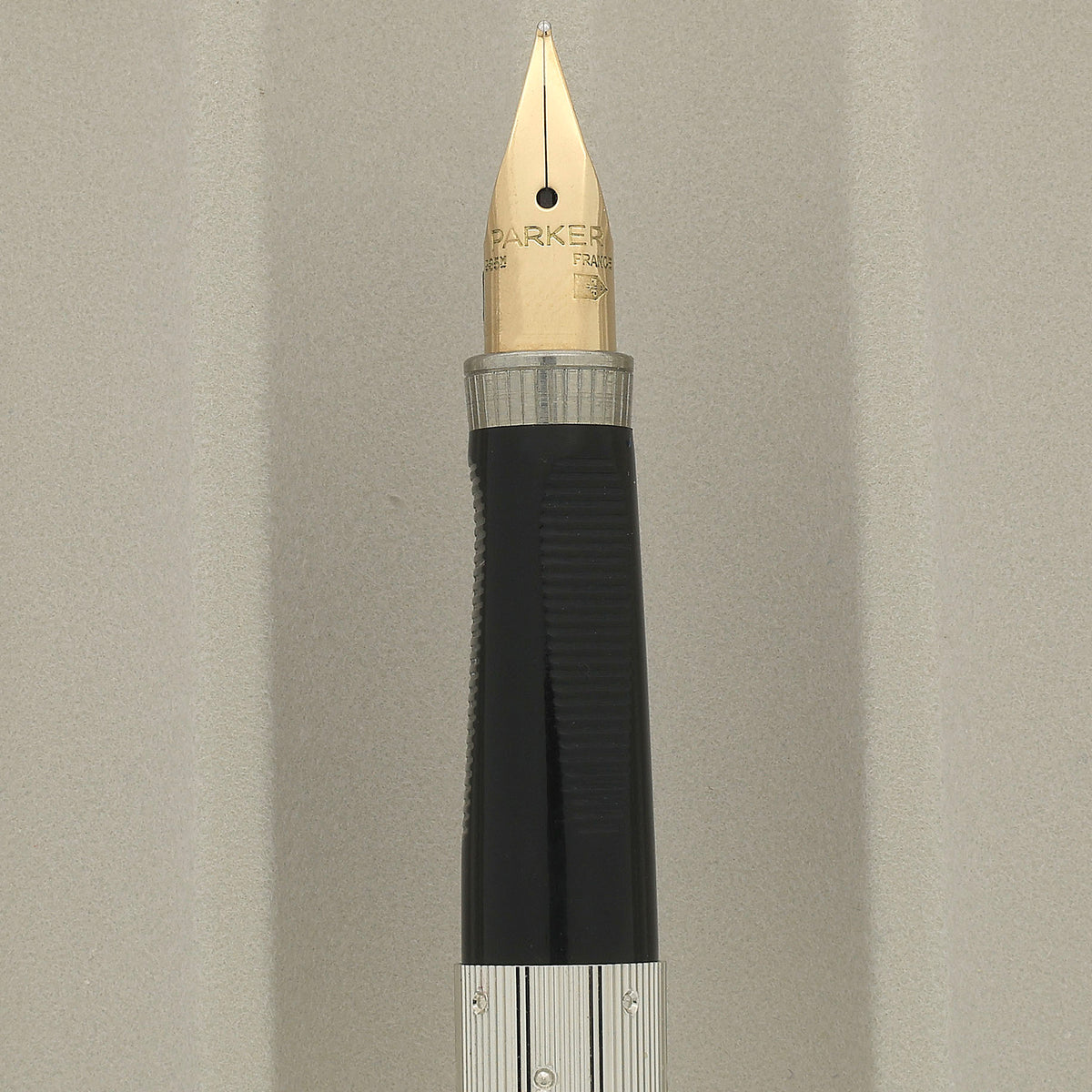 高級万年筆・ボールペンPARKER 14K siliver givenchi SCARCE 1983 PARKER 75 SILVER PLATED PERLE 14K FINE NIB FOUNTAIN PEN NE