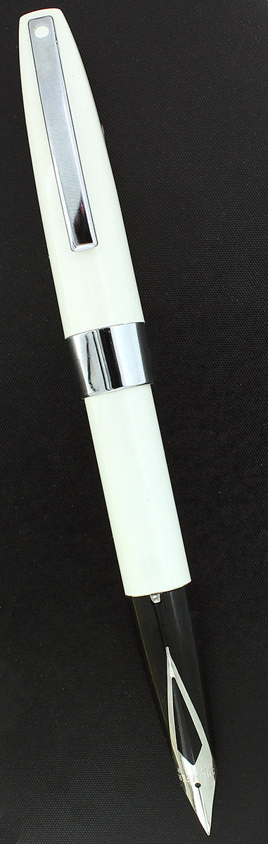 C1996 SHEAFFER TRIUMPH IMPERIAL WHITE XF NIB FOUNTAIN PEN IN ORIGINAL BOX NEVER INKED OFFERED BY ANTIQUE DIGGER